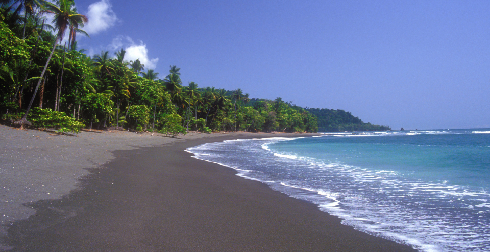 Черный пляж Бали Кусамба